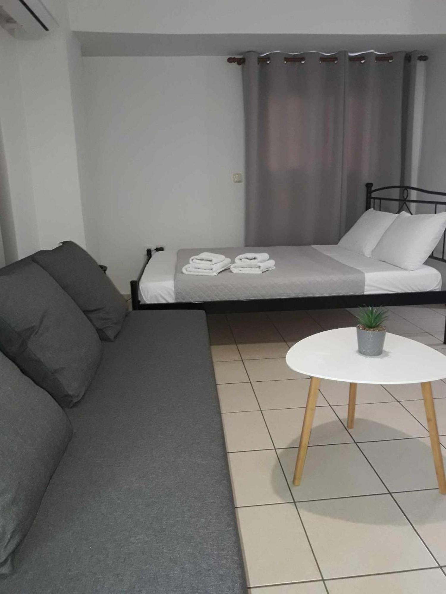 Simple, Calm And Center 2 Appartement Kalamáta Buitenkant foto