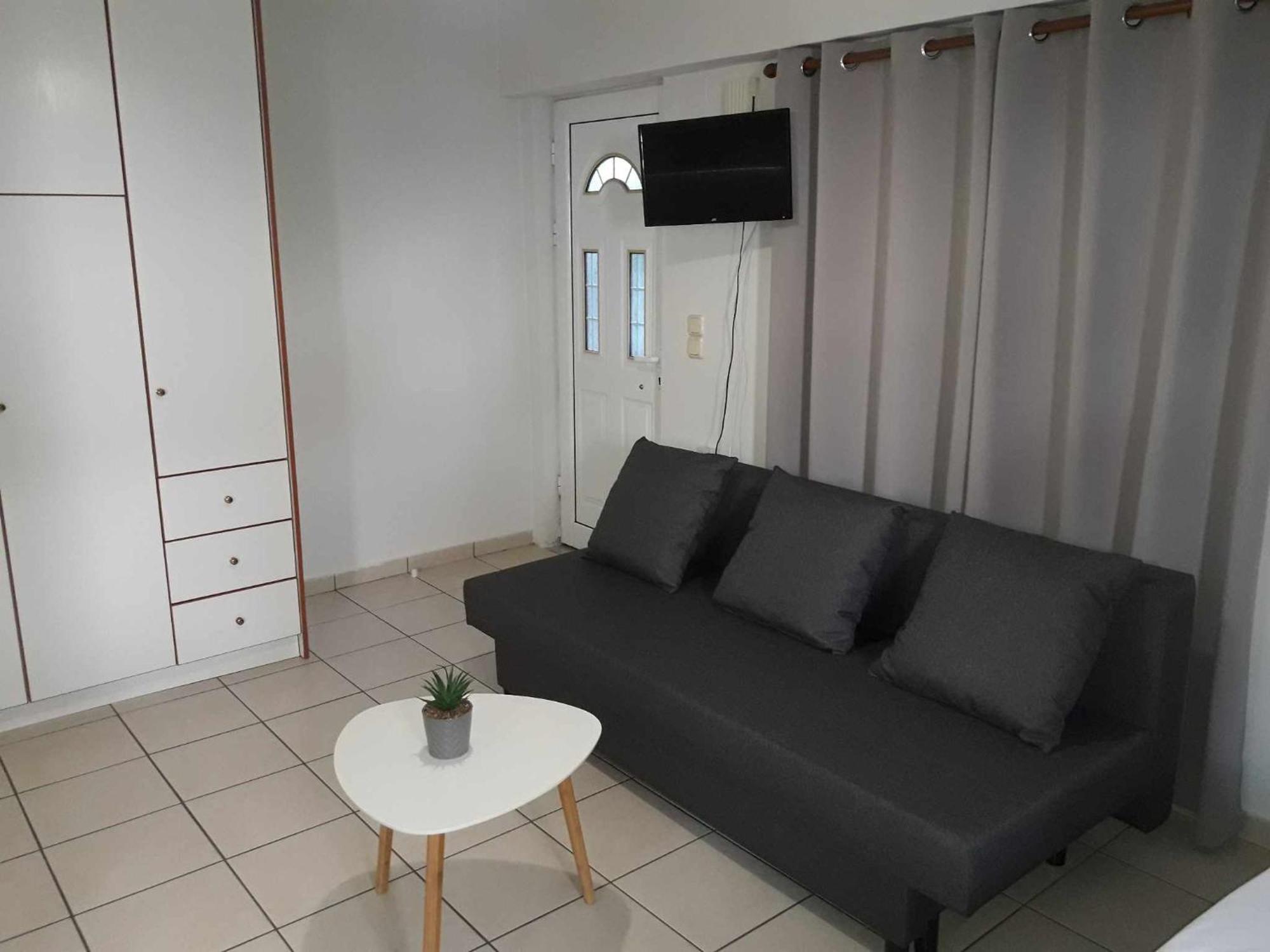 Simple, Calm And Center 2 Appartement Kalamáta Buitenkant foto